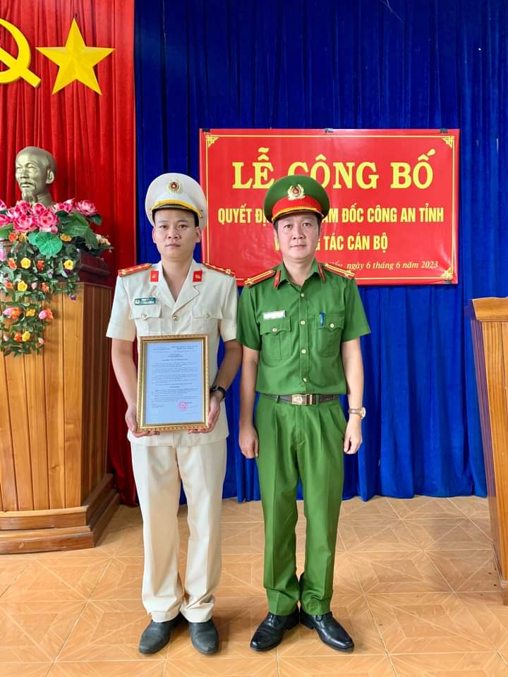 Chiều ngày 06/6/2023, Công an huyện Kon Plông đã tổ chức Lễ công bố Quyết định của Giám đốc Công an tỉnh về công tác cán bộ tại xã Hiếu, huyện Kon Plông