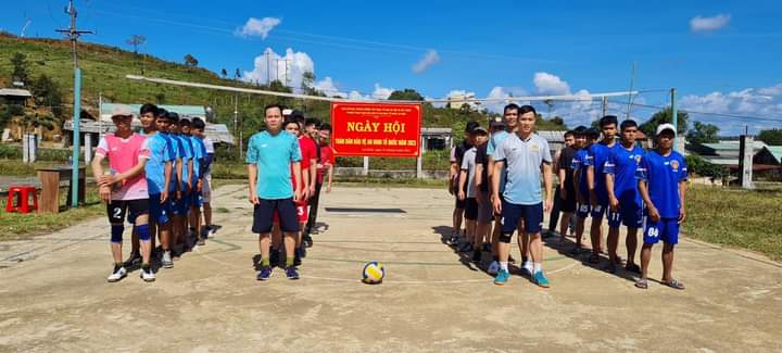 Ngoài ra, ngày hội đã tổ chức giải giao lưu bóng chuyền với sự tham gia của 04 đội bóng và đông đảo người dân đến cổ vũ. Qua đó cũng cố thế trận lòng dân, đưa phong trào toàn dân bảo vệ ANTQ được nhân rộng đến từng thôn, làng./.